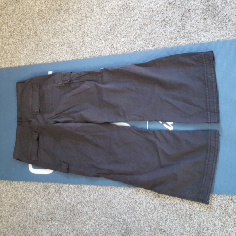 American Eagle low rise flare cargo never worn - Picture 4 of 12
